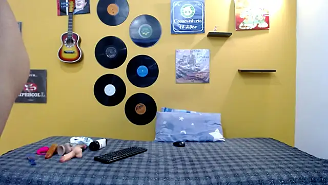 Snapshot of skinnyverus18 chatting on February 13, 2026, 7:14 pm skinnyverus18 online show from February 13, 2026, 7:14 pm