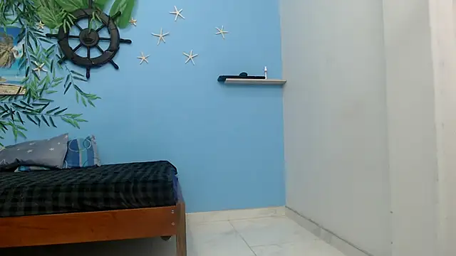 Snapshot of skinnyverus18 chatting on May 25, 2026, 7:23 pm skinnyverus18 online show from May 25, 2026, 7:23 pm