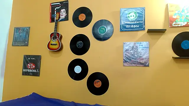 Snapshot of skinnyverus18 chatting on November 15, 2025, 7:07 pm skinnyverus18 online show from November 15, 2025, 7:07 pm