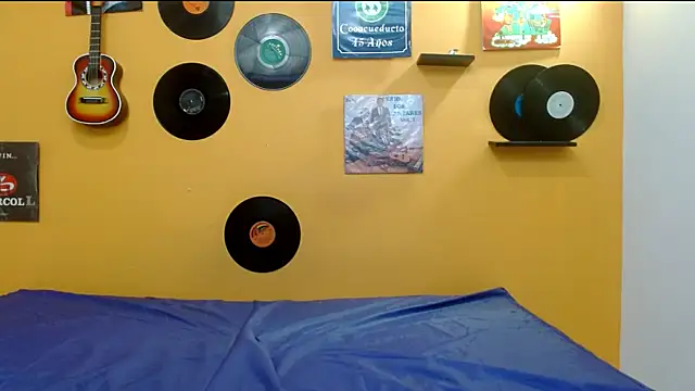 Snapshot of skinnyverus18 chatting on December 15, 2025, 7:31 pm skinnyverus18 online show from December 15, 2025, 7:31 pm