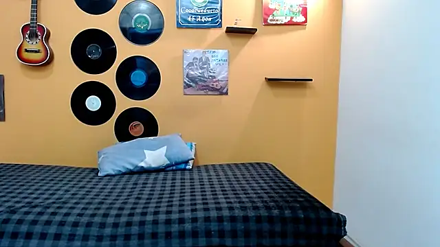 Snapshot of skinnyverus18 chatting on February 16, 2026, 7:01 pm skinnyverus18 online show from February 16, 2026, 7:01 pm