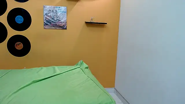 Snapshot of skinnyverus18 chatting on February 26, 2026, 7:36 pm skinnyverus18 online show from February 26, 2026, 7:36 pm