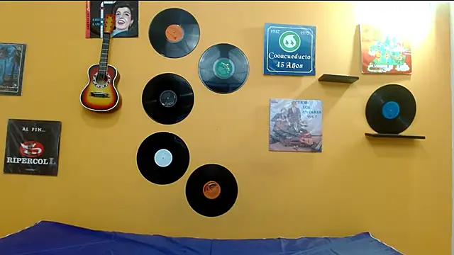 Snapshot of skinnyverus18 chatting on November 30, 2025, 7:14 pm skinnyverus18 online show from November 30, 2025, 7:14 pm