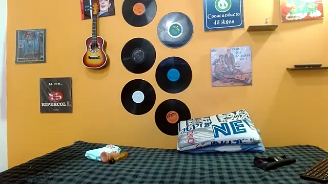 Snapshot of skinnyverus18 chatting on November 1, 2025, 7:41 pm skinnyverus18 online show from November 1, 2025, 7:41 pm