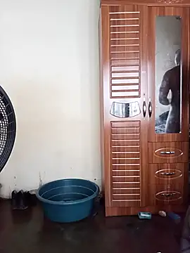 Snapshot of small_D94 chatting on February 6, 2026, 6:20 am small D94 online show from February 6, 2026, 6:20 am