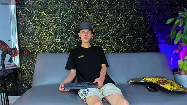 Snapshot of ArthurCox chatting on October 23, 2025, 5:22 pm ArthurCox online show from October 23, 2025, 5:22 pm