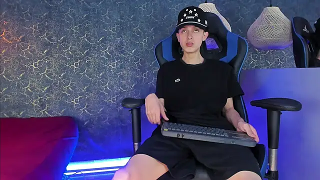 Snapshot of ArthurCox chatting on November 18, 2025, 5:27 pm ArthurCox online show from November 18, 2025, 5:27 pm