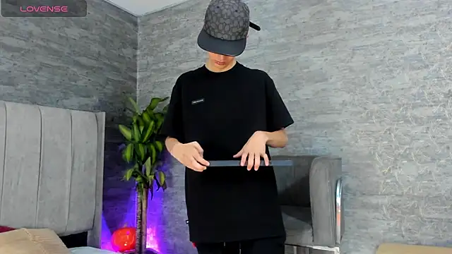 Snapshot of ArthurCox chatting on October 25, 2025, 5:35 pm ArthurCox online show from October 25, 2025, 5:35 pm