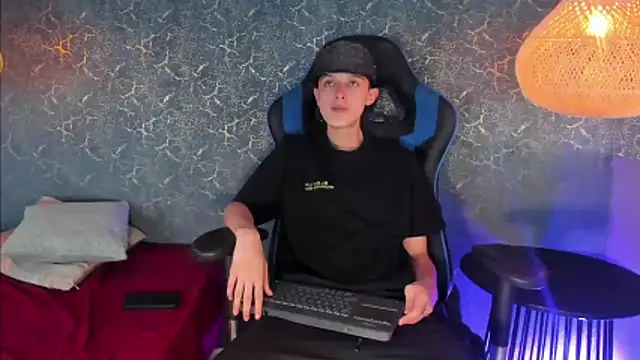 Snapshot of ArthurCox chatting on November 21, 2025, 7:35 pm ArthurCox online show from November 21, 2025, 7:35 pm