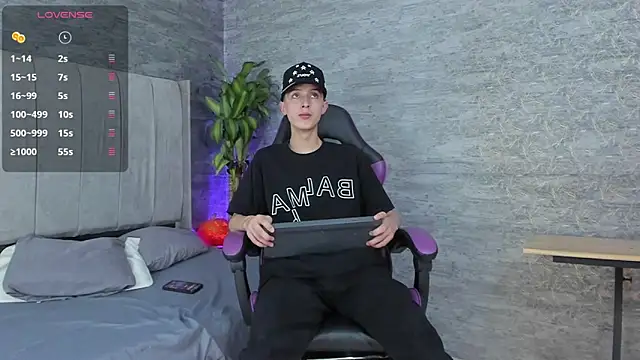 Snapshot of ArthurCox chatting on November 1, 2025, 5:29 pm ArthurCox online show from November 1, 2025, 5:29 pm