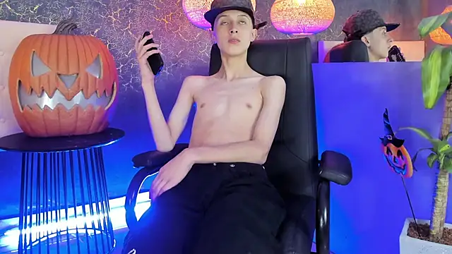 Snapshot of ArthurCox chatting on October 26, 2025, 11:38 pm ArthurCox online show from October 26, 2025, 11:38 pm