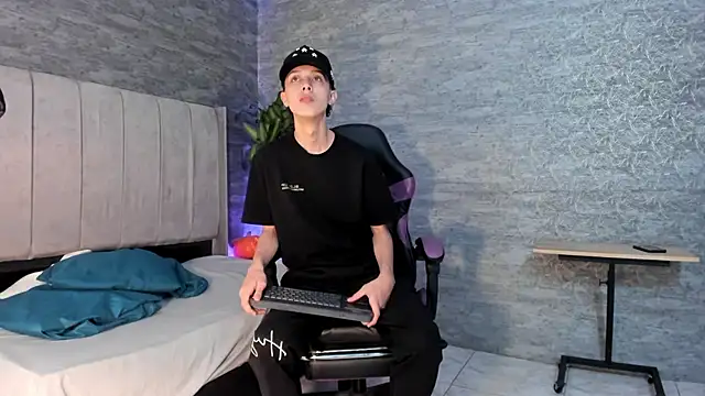 Snapshot of ArthurCox chatting on November 5, 2025, 5:27 pm ArthurCox online show from November 5, 2025, 5:27 pm