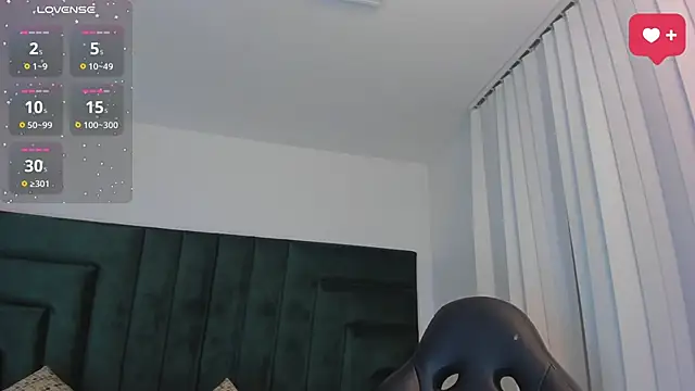 SaraWagner  online show from October 23, 2025, 12:20 am