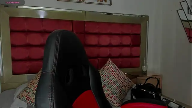 SaraWagner  online show from February 10, 2026, 11:48 pm