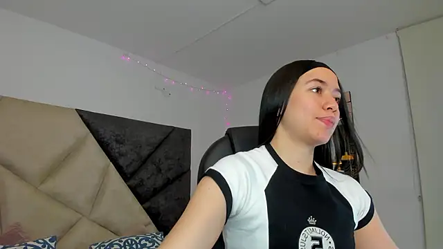 SaraWagner  online show from March 2, 2026, 12:33 am