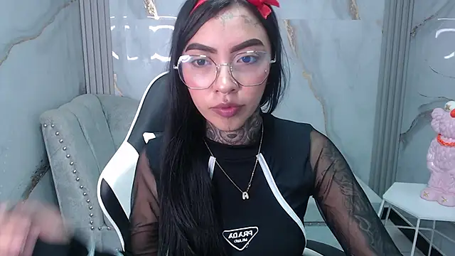 Ashley Blum v online show from September 25, 2025, 8:04 pm