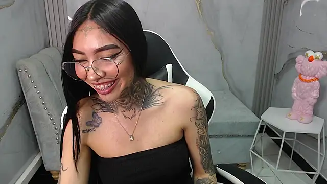 Ashley Blum v online show from October 1, 2025, 8:02 pm