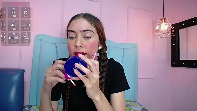 Snapshot of danna7cute chatting on November 14, 2025, 8:34 pm danna7cute online show from November 14, 2025, 8:34 pm