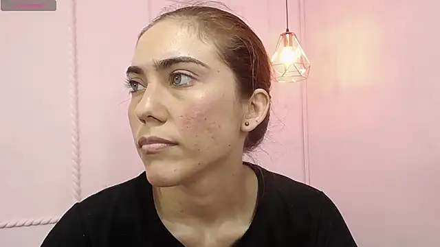 Snapshot of danna7cute chatting on October 7, 2025, 9:49 pm danna7cute online show from October 7, 2025, 9:49 pm