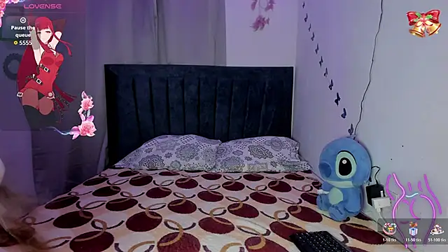 Snapshot of emmie_bunny chatting on December 17, 2025, 9:53 pm emmie bunny online show from December 17, 2025, 9:53 pm