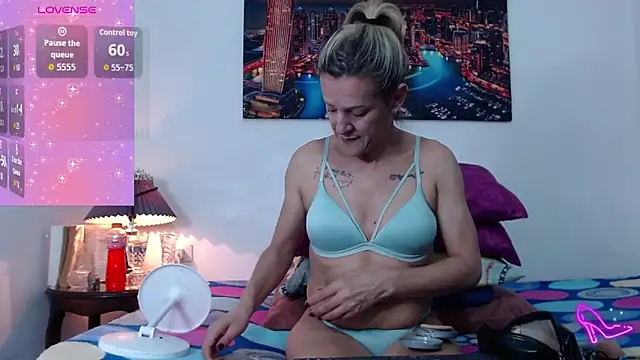 Snapshot of AllysonStonne chatting on October 1, 2025, 8:57 pm AllysonStonne online show from October 1, 2025, 8:57 pm