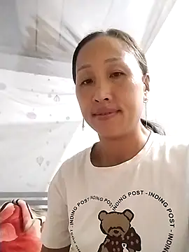 cute love00 online show from October 15, 2025, 9:39 am