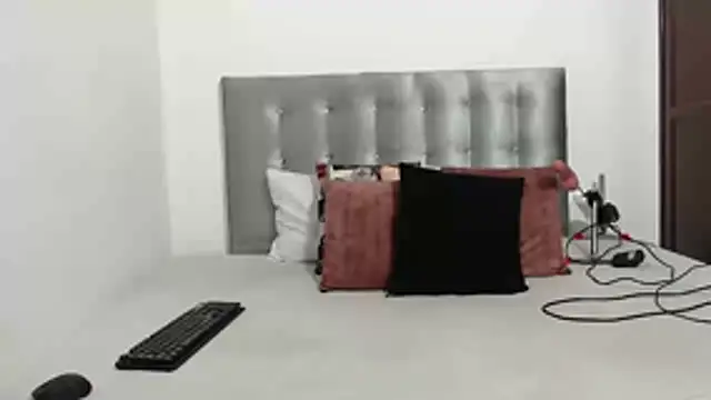 DaiishaWolf online show from October 19, 2025, 8:33 pm