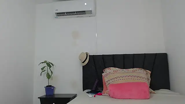 DaiishaWolf online show from September 19, 2025, 6:45 pm