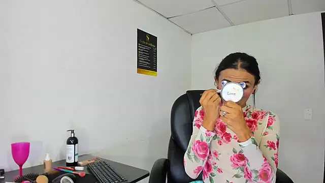 Aisha hotts777 online show from December 20, 2025, 4:10 pm