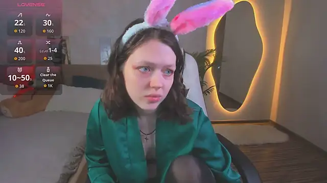 Snapshot of Lunar_Lily chatting on April 5, 2026, 5:36 am Lunar Lily online show from April 5, 2026, 5:36 am