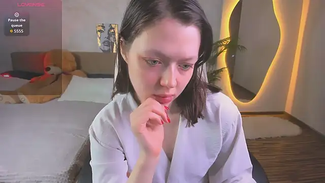 Snapshot of Lunar_Lily chatting on March 26, 2026, 5:39 am Lunar Lily online show from March 26, 2026, 5:39 am