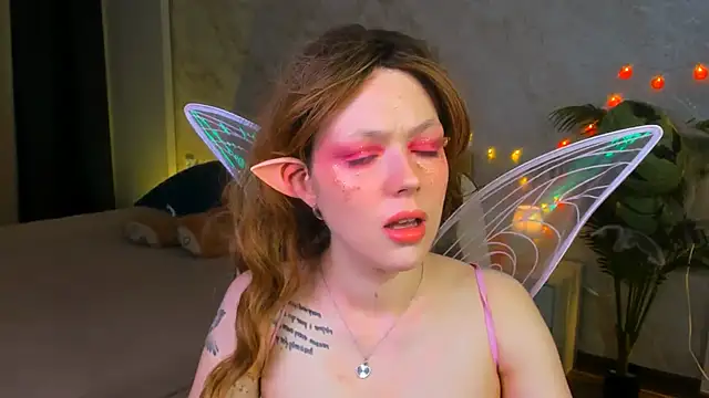 Lunar Lily online show from October 28, 2025, 5:50 am