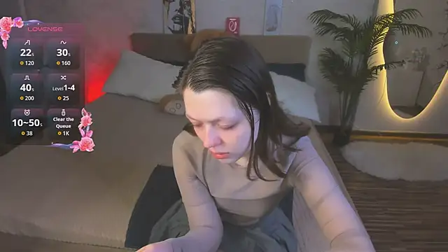 Snapshot of Lunar_Lily chatting on May 6, 2026, 5:33 am Lunar Lily online show from May 6, 2026, 5:33 am