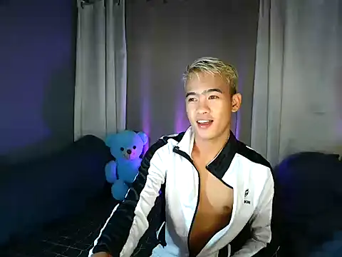 Snapshot of xx_topless chatting on November 12, 2025, 7:40 pm xx topless online show from November 12, 2025, 7:40 pm