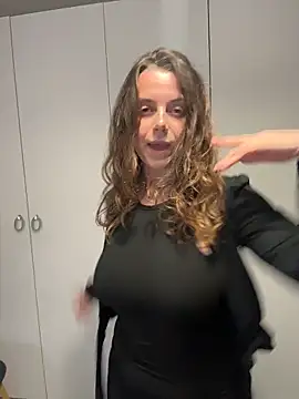 TenderLaGlamor online show from November 9, 2025, 4:55 pm