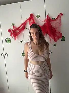 TenderLaGlamor online show from October 26, 2025, 11:21 am