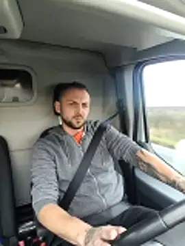 papichulo0099 online show from November 20, 2025, 7:09 am