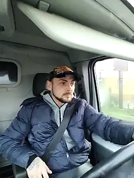 papichulo0099 online show from December 18, 2025, 6:29 am