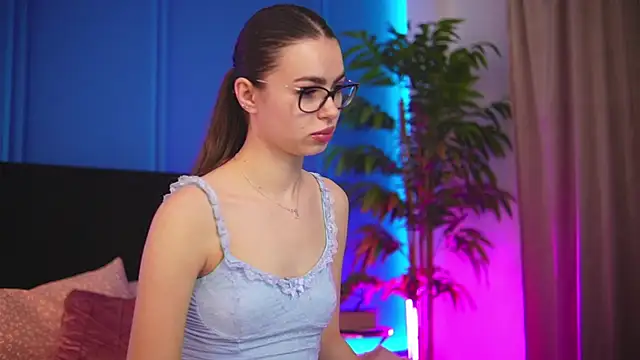 alexxisrae online show from November 30, 2025, 4:13 am