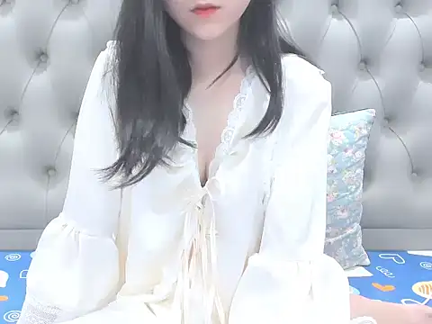 Snapshot of _ly__ chatting on October 21, 2025, 10:47 am ly online show from October 21, 2025, 10:47 am