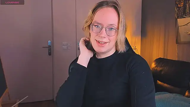 Amanda Butlerr online show from November 1, 2025, 9:47 am