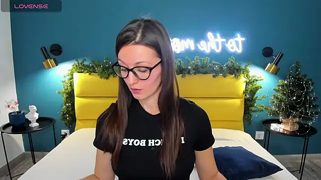 Joan Nelson online show from December 23, 2025, 1:27 am