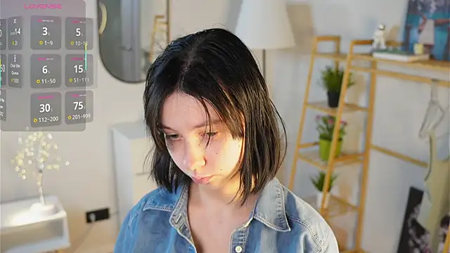 Snapshot of SuzanneHowse chatting on November 1, 2025, 4:52 am SuzanneHowse online show from November 1, 2025, 4:52 am