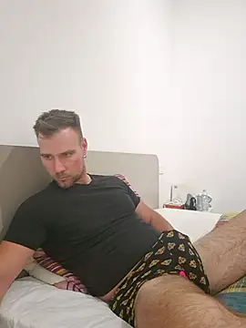 Snapshot of mrlyuis chatting on September 18, 2025, 7:28 pm mrlyuis online show from September 18, 2025, 7:28 pm