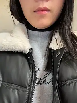 Snapshot of thaoyeuuu chatting on December 4, 2025, 3:49 am thaoyeuuu online show from December 4, 2025, 3:49 am