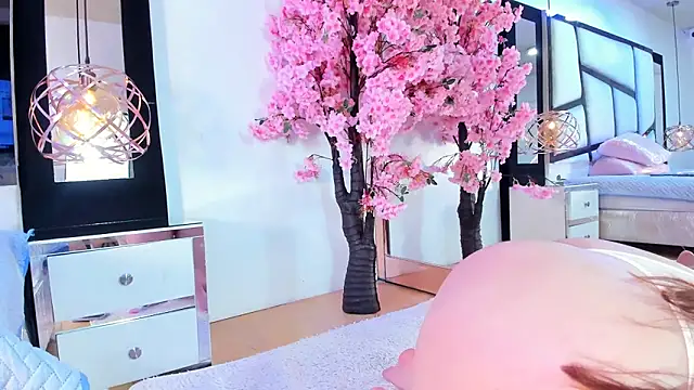 Snapshot of TessaCooper1 chatting on November 20, 2025, 9:15 pm TessaCooper1 online show from November 20, 2025, 9:15 pm