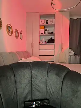 Snapshot of MegannHills chatting on September 26, 2025, 12:17 am MegannHills online show from September 26, 2025, 12:17 am