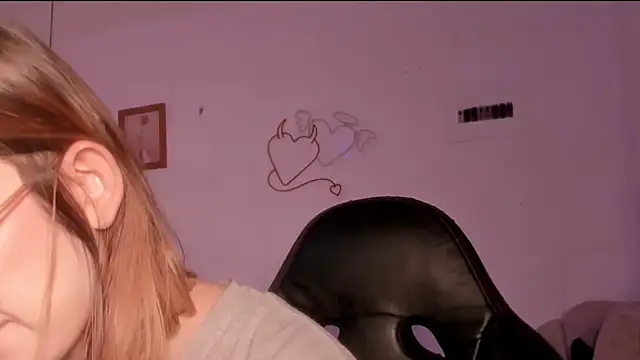 kristal joi dl online show from September 24, 2025, 12:11 pm