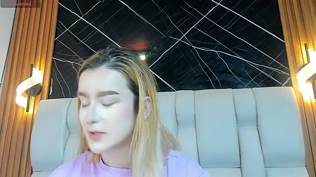 kristal joi dl online show from November 6, 2025, 12:42 pm