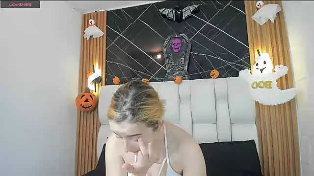 kristal joi dl online show from October 27, 2025, 12:39 pm